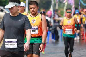 BIB: 194, 41798, 42798
                            <button type="button" onclick="openModal(9908297)" class="btn btn-primary btn-sm float-right btn-popup" data-toggle="modal" data-target=".modal-high-quality">
                        <i class="fas fa-shopping-cart"></i> Add to Cart
                    </button>
                                            <button type="button" onclick="isThisMe(9908297, true)" class="btn btn-success btn-sm float-right btn-popup btn-isme hidden" data-toggle="tooltip" data-placement="bottom" title="นี่คือรูปของคุณใช่ไหม คลิกที่นี่เพื่อเอาเข้าอัลบั้ม">
                        <i class="fas fa-plus"></i> Add to album
                    </button>
                    <button type="button" onclick="isThisMe(9908297, false)" class="btn btn-warning btn-sm float-right btn-popup btn-isnotme hidden">
                        <i class="fas fa-ban"></i> Remove from album
                    </button>